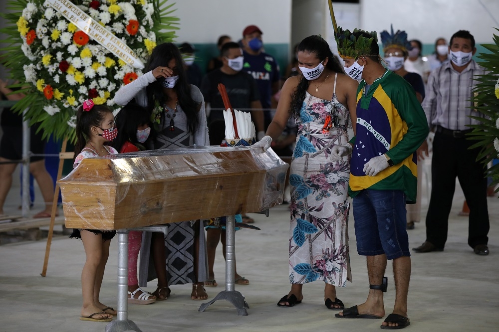 巴西北部城市瑪瑙斯（Manaus）近郊原住民部落Parque das Tribos，酋長柯卡瑪（Messias Kokama）因感染新冠病毒病故。（湯森路透）