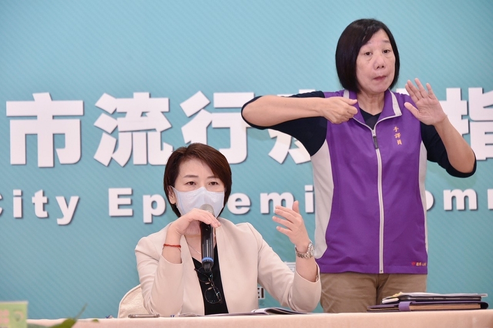 台北市副市長5日主持疫情記者會。（台北市政府提供）
