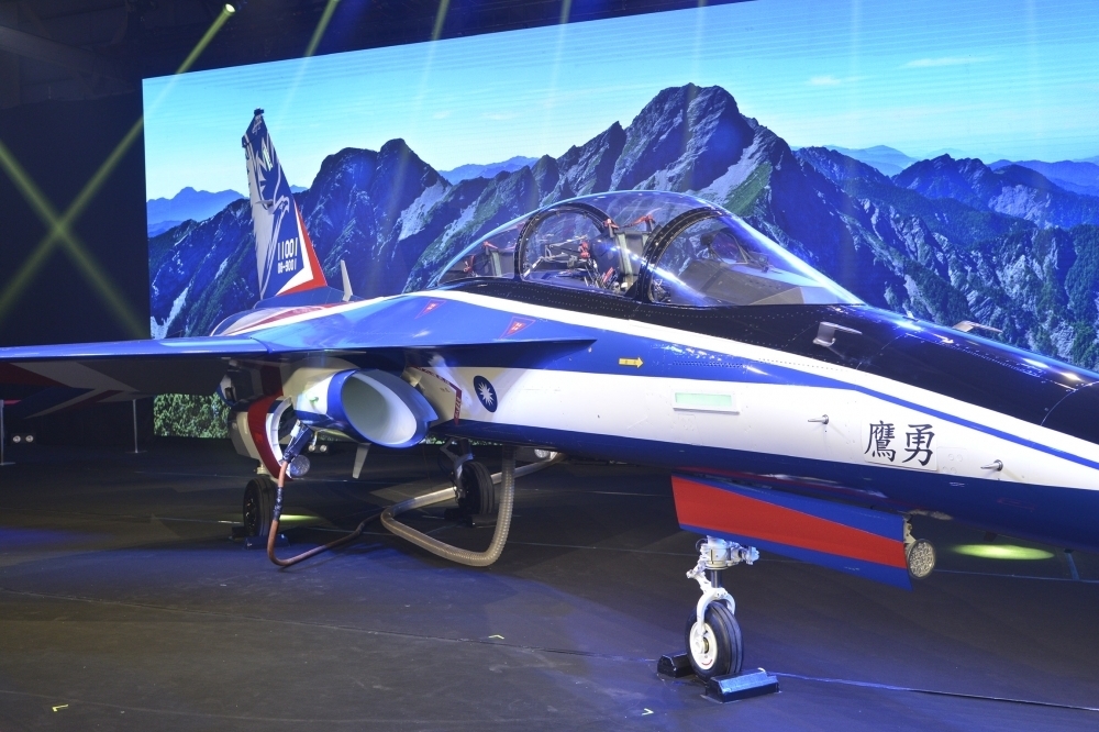 首架國造「勇鷹」高級教練機10日於台中清泉崗機場進行首次試飛測試。（資料照片／李智為攝）