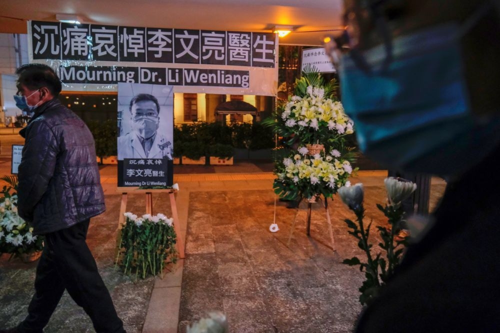 香港追悼李文亮醫師。（湯森路透）