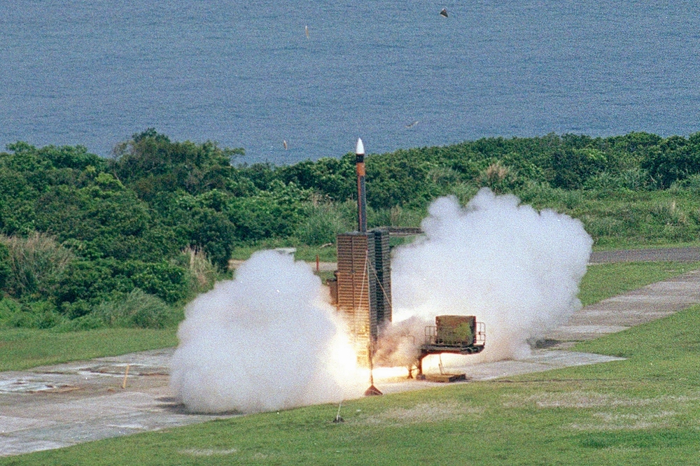 11日晚間，中科院在台東海邊、屏東九鵬基地測試飛彈，外界盛傳中科院測試的是「天弓三型增程飛彈」。（取自中科院網站）