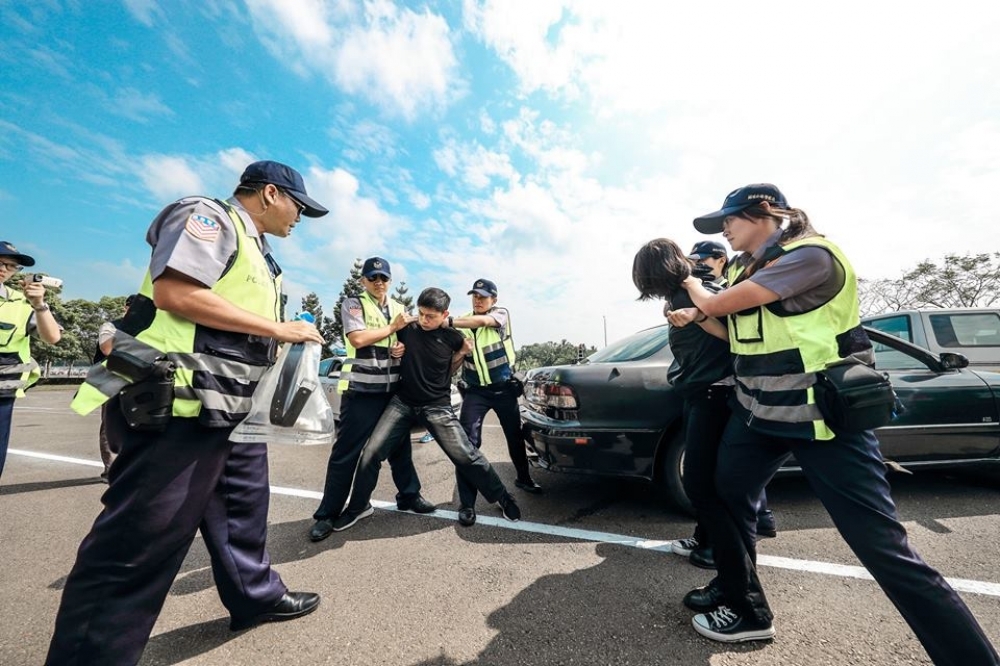 台灣近5年來，全國約有超過4500名警察因公傷亡，但年改後，大砍福利，警察賣命工作，但最後能夠拿到退休金，連請看護都不夠。（警政署提供）
