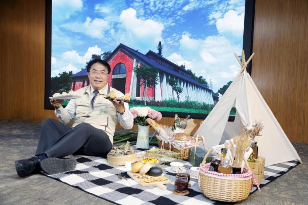 台南市長黃偉哲邀請民眾連假一同來山上花園水道博物館野餐，享受知性文化以及特色美食雙重饗宴。(台南市政府提供)


