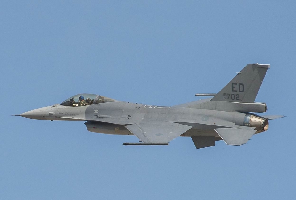 美國洛馬2015年完成我空軍F-16A/B升級版F-16V首飛試航， 據指出，該架美軍序號93-0702即我軍F-16A型戰機6601序號。（取自洛馬官網）