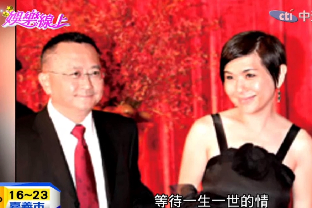 歌壇「東方不敗」張清芳，22日突宣布和結婚15年的富商老公宋學仁離婚。（取自中天新聞YouTube）