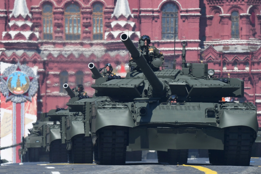 俄羅斯 T-72B3主戰坦克參與紅場二戰勝利75週年閱兵。（湯森路透）