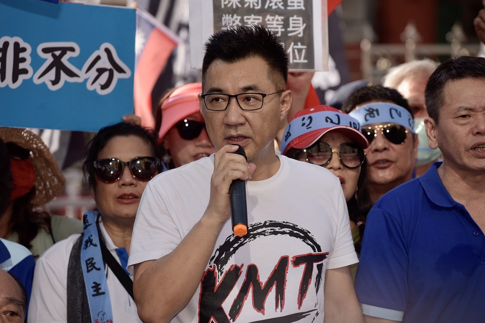 藍營28日下午強行攻占立院議場，黨主席江啟臣29日一早率藍委出面喊話。（張哲偉攝）