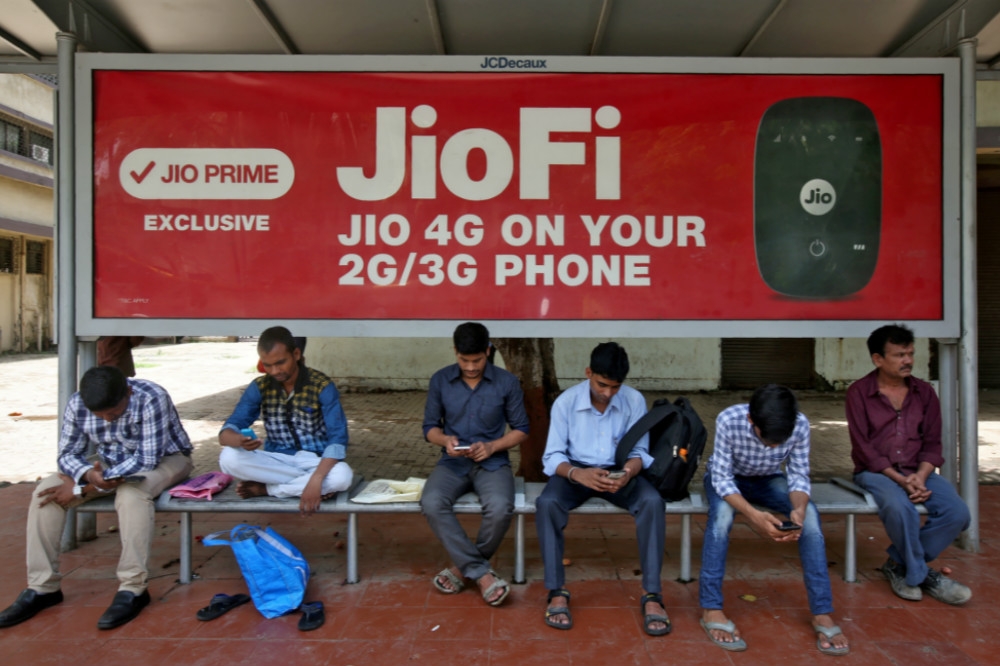 印度最大電信商Jio的廣告招牌。（湯森路透）