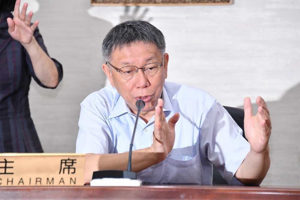 台北市長柯文哲8日表示，受到新冠肺炎疫情影響，今年的台北上海雙城論壇確定採用視訊方式進行，可以減少很多尷尬與舉辦上的不方便。（蔣銀珊攝）