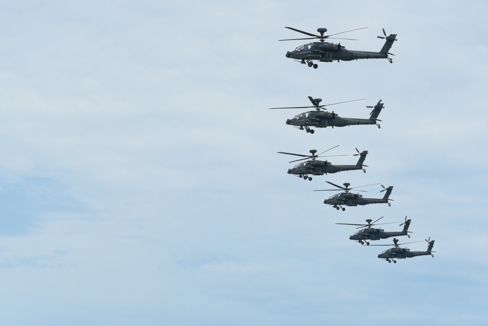 軍方駕駛直升機極具風險，1974年迄今已發生14起直升機事故。圖為漢光36號演習的AH-64阿帕契直升機。（蔣銀珊攝）