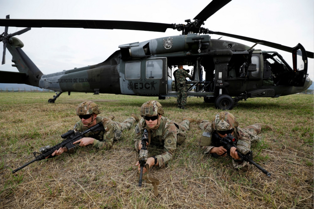 哥倫比亞派出黑鷹直升機與美軍進行聯合演習。（湯森路透）