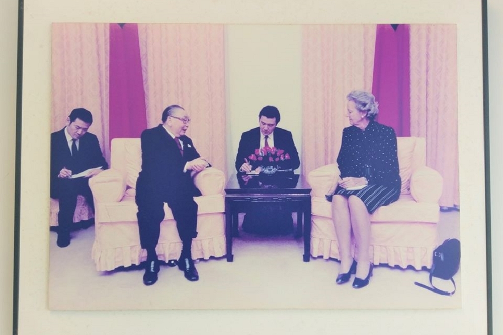 蔣經國總統於1986年10月7日接見美國華盛頓郵報發行人葛蘭姆，馬英九當時在現場翻譯。（取自馬英九臉書）