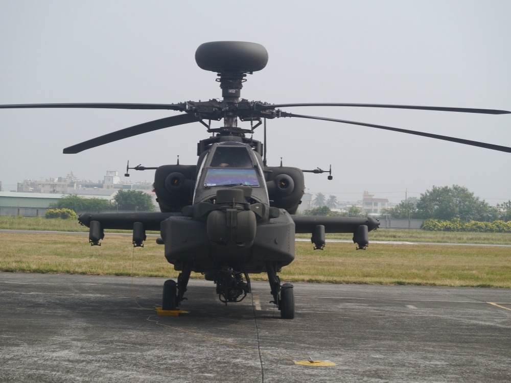 陸軍航特部規劃將「AH-64E阿帕契直升機」進駐台東豐年機場，卻遭地方人士一致反對，（資料照片／朱明攝）