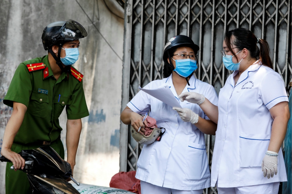 隨著峴港疫情再現，越南醫護人員再次繃緊神經。（湯森路透）
