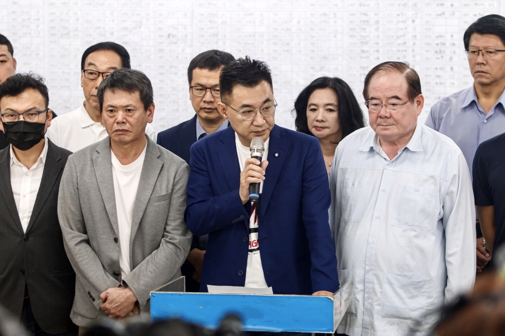 高雄市議長補選投票31日登場，黨主席江啟臣、黨秘書長李乾龍30日提前南下高雄協調。（資料照片／張哲偉攝）