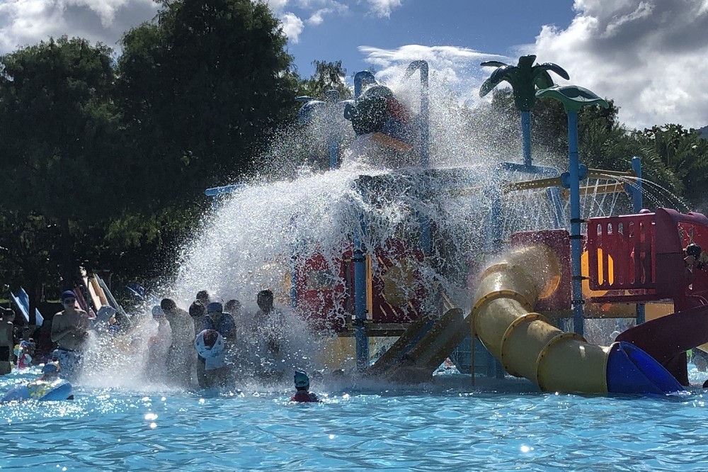 知卡宣綠森林暑期水上樂園吸引許多遊客造訪，主辦方預計今年入園人數將超過18萬人。（王新垣攝）
