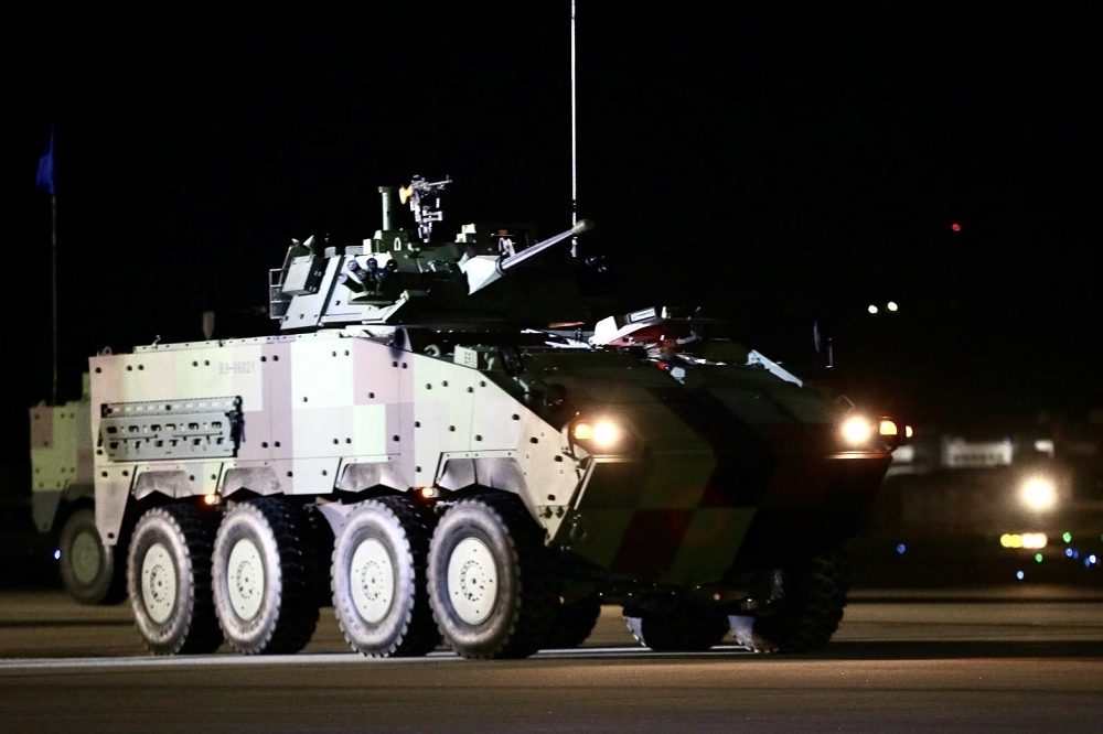 負責衛戍守備的憲兵部隊在雲豹八輪甲車（圖）已到位部署，可確保反制敵方實施「斬首戰」（軍聞社提供）