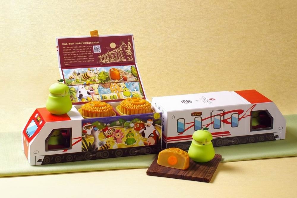 台鐵與天成飯店聯名推出限定款月餅禮盒。（台鐵提供）