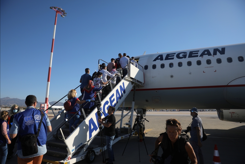 希臘在6日有共134名伊拉克難民從雅典機場出發前往伊拉克。（湯森路透）
