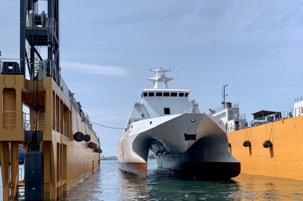 代號「承海案」的首艘量產防空型沱江艦預定2021年完工交艦；圖為海巡署今年4月下水測試的同型600噸級巡防艦。（讀者提供）