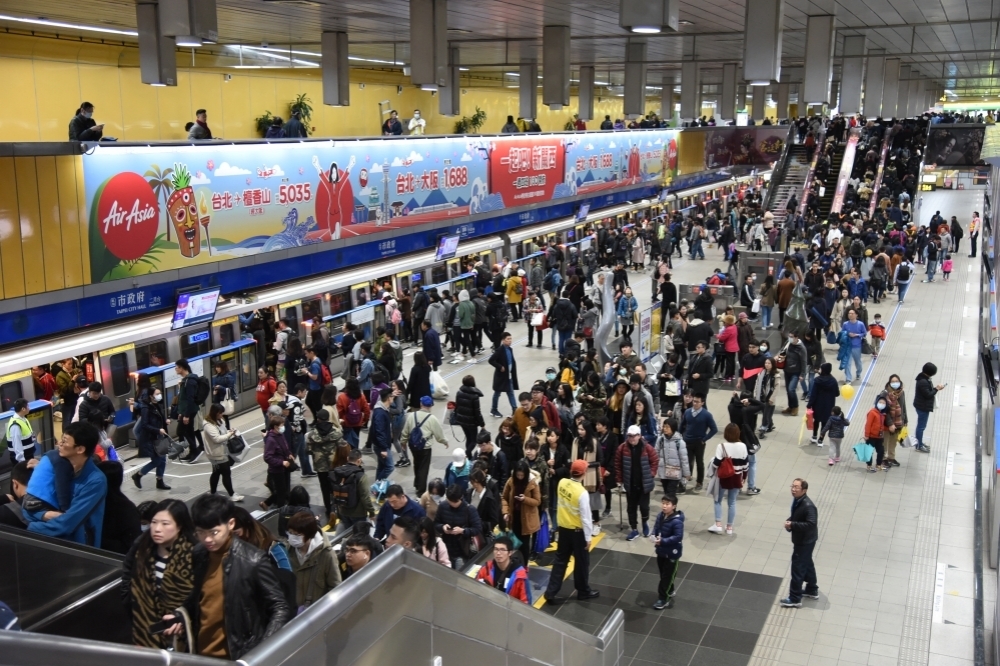 在大多數網路消費行為都是靠手機而非電腦下單的時候，北市府卻錯失了以悠遊卡發卡量為利基而再延伸出的指尖經濟。（資料照片／張文玠攝）