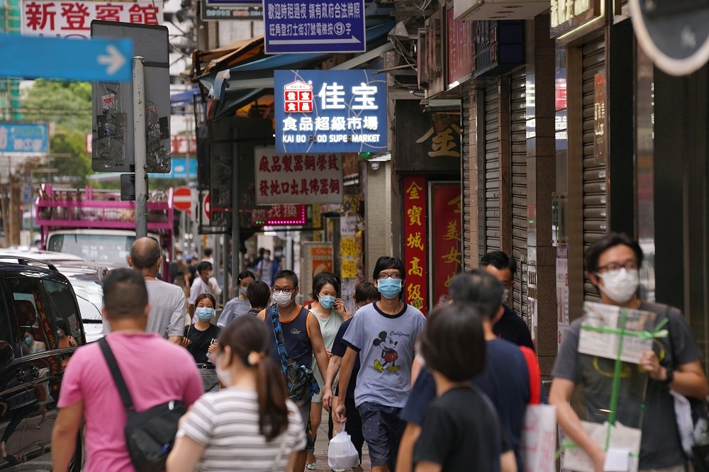 香港爆出第三波新冠肺炎疫情。（湯森路透）
