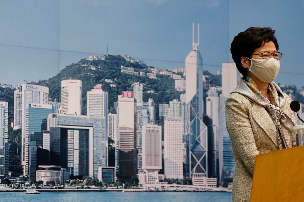 香港行政特首林鄭月娥6月30日於《香港國安法》通過之行政會議前出席記者會。（湯森路透）