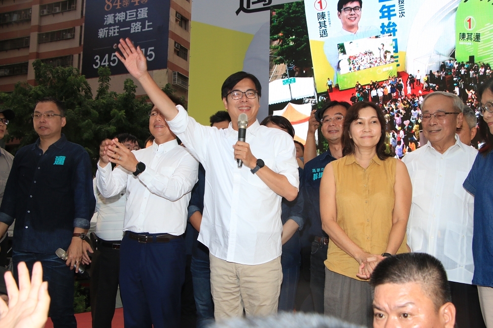 陳其邁15日以略低於6月6日罷韓的41.83%投票率，當選高雄補選市長，此一結果，正展現出高雄人的智慧。（王侑聖攝）
