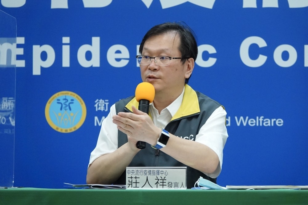中央流行疫情指揮中心發言人莊人祥16日表示，馬來西亞14日公布的從台灣移入確診個案，其在台的太太經採檢呈陰性。（王侑聖攝）