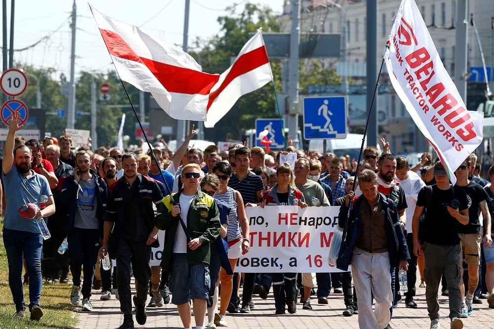 白俄羅斯總統選後逾22萬人上街抗議。（湯森路透）