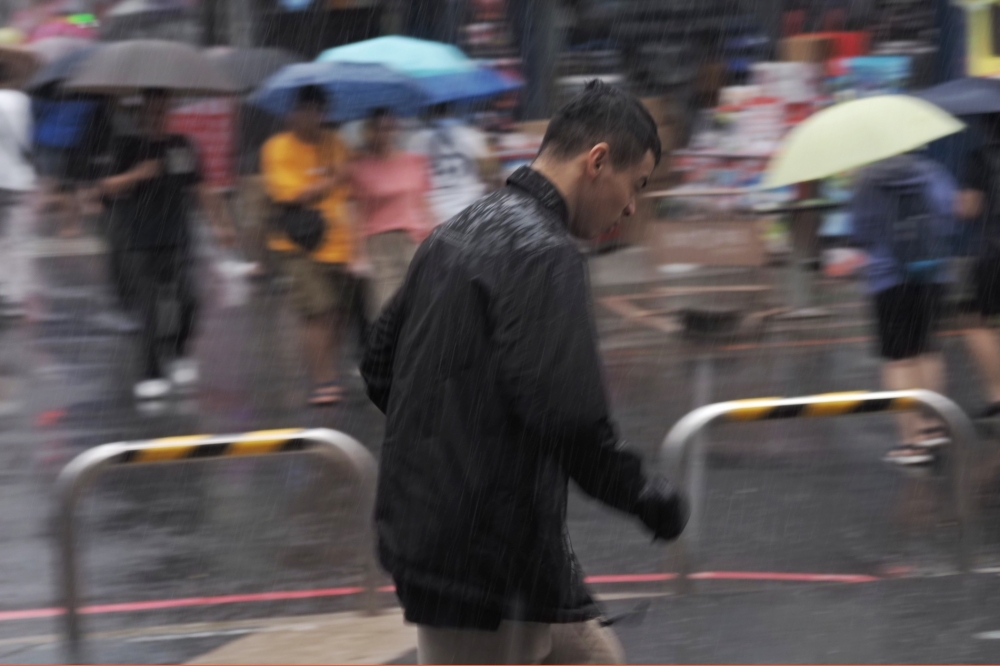 氣象專家吳德榮在「三立準氣象‧老大洩天機」專欄中指出，熱帶擾動正在菲律賓東方海面「醞釀發展中」，估計22日離台灣最近，也是最強的時候。（資料照片／張家銘攝）