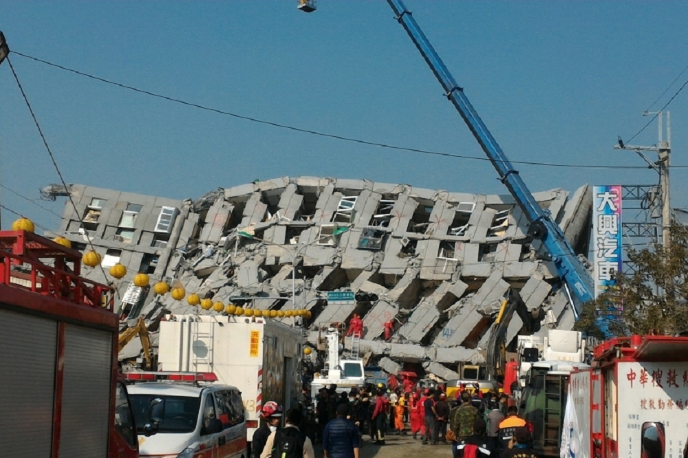 台南市永康維冠大樓2016年因強震倒塌，造成115人罹難，災戶對建商林明輝等人及大合公司求償50多億元。台南地院20日上午11點，判林明輝等人賠償4.5億多元，可上訴。（翻攝自维基百科）
