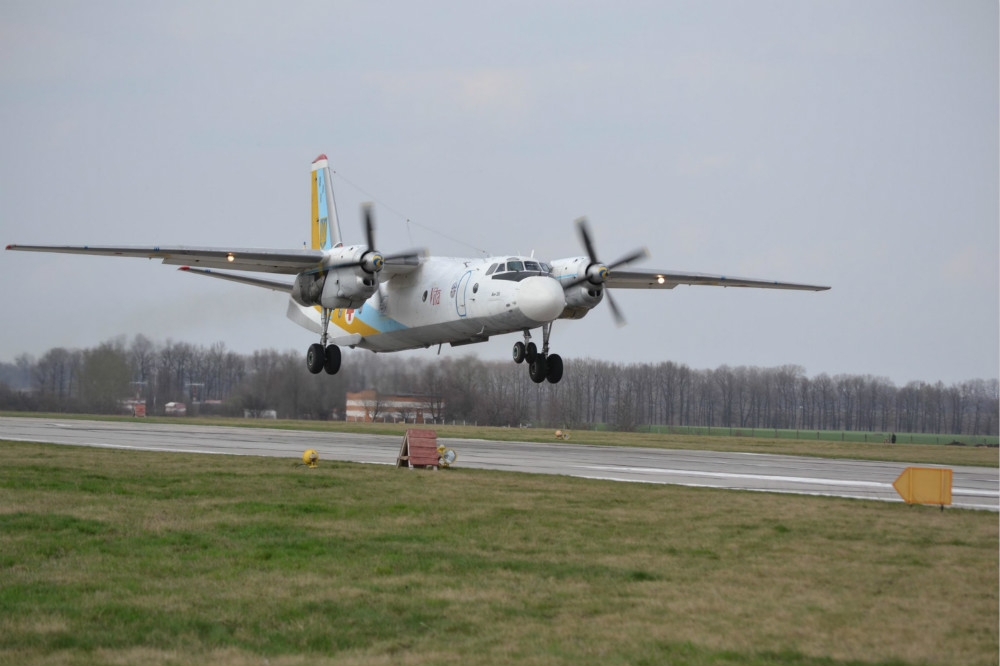 烏克蘭國防部現役安-26運輸機，同型機種資料照。（圖片取自烏克蘭國防部）