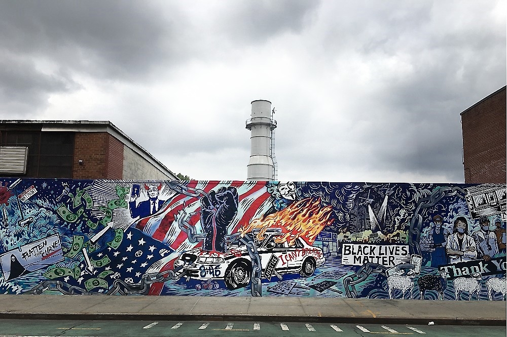 紐約當地一些牆面塗鴉，反映了近來不少住民的負面情緒。（攝影：李濠仲）
