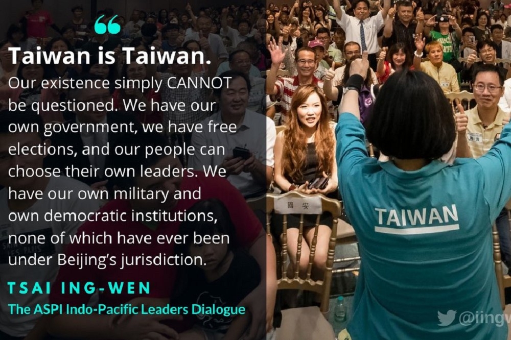 蔡英文總統27日晚上在推特PO出4張圖片，強硬表達立場，第1張圖便明確寫下，「台灣就是台灣。」（取自蔡英文推特）
