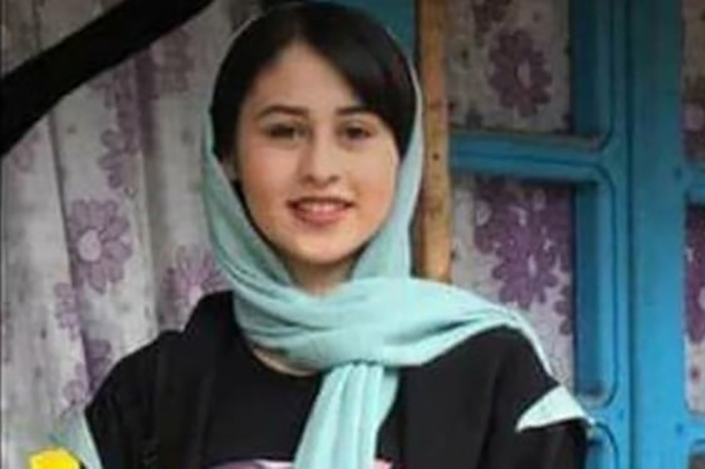 14歲伊朗少女阿什拉菲遭父親斬首。（取自Twitter)