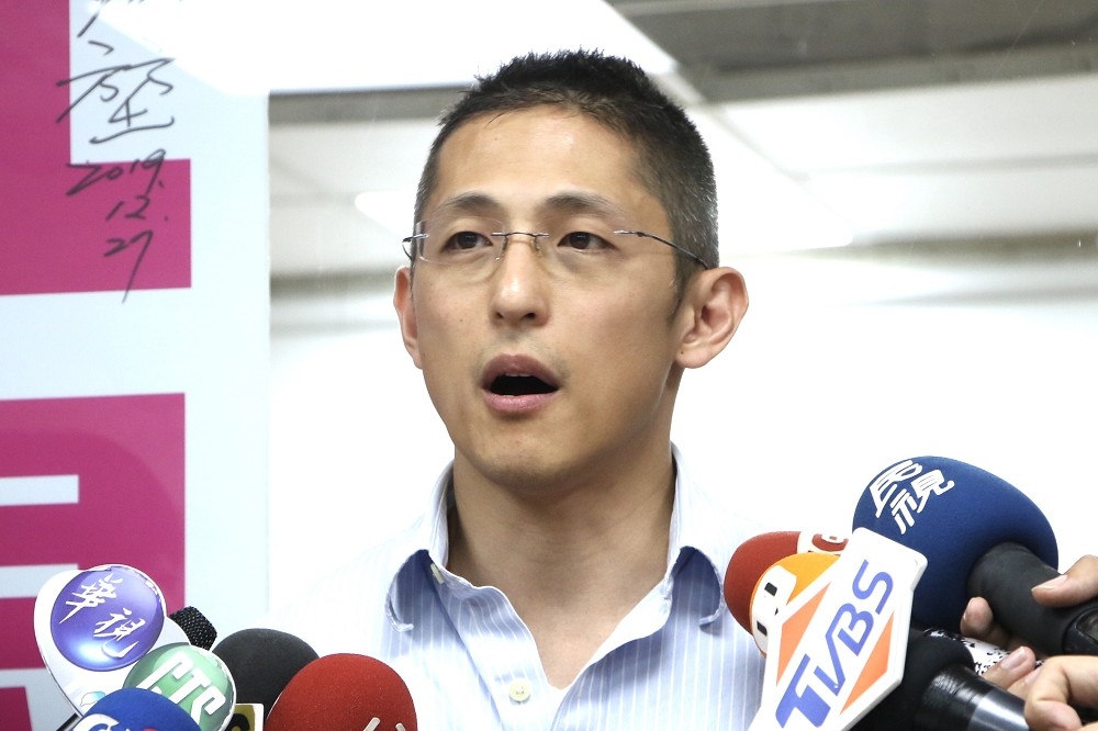 被視為民進黨2022台北市長熱門人選的吳怡農，他30日表態「不會參選」，但會全力輔選。（資料照片／王侑聖攝）