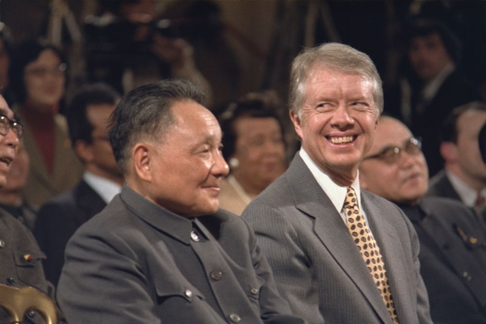 1979年，中國副總理鄧小平（左）訪美期間會見時任美國總統吉米卡特（圖片取自維基百科）