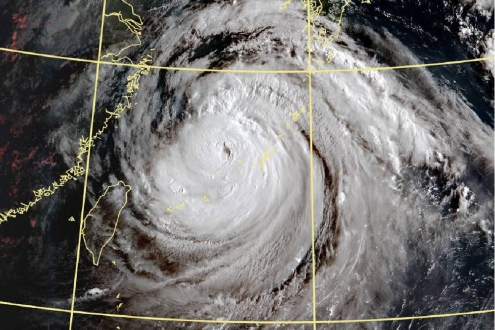 受梅莎颱風外圍環流影響，中央氣象局1日上午對北北基發出大雨特報。（取自鄭明典臉書）