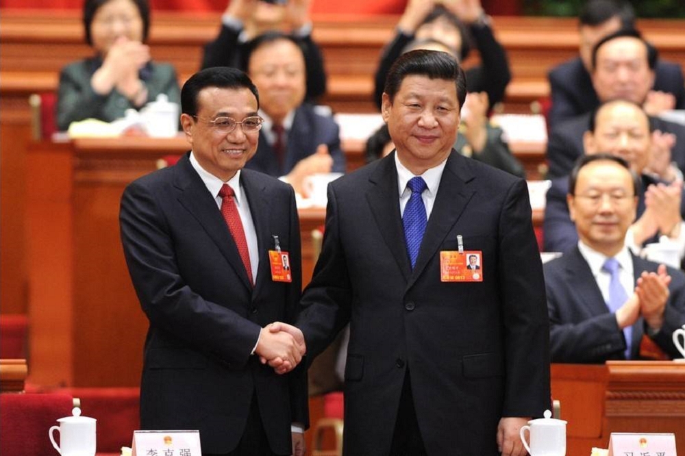 中國國務院總理李克強（左）質疑習近平所提「國內大循環」經濟路線發言遭外流，再掀內鬥說。（翻攝自中國國務院）