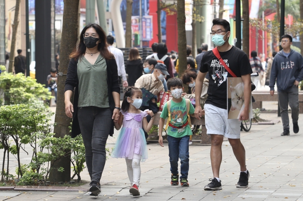 豪品公司遭查以中國製口罩包裝成「MIT口罩」流入市面，負責人現已坦承犯行，並於9日深夜以200萬交保；圖僅為示意。（資料照片／王侑聖攝）