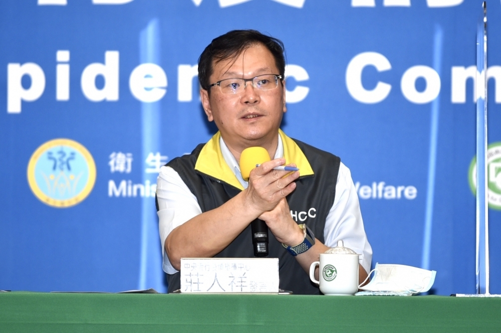中央流行疫情指揮中心11日宣布，由於新增2名境外移入個案，下午2點舉行記者會由發言人莊人祥說明。（資料照片／張哲偉攝）