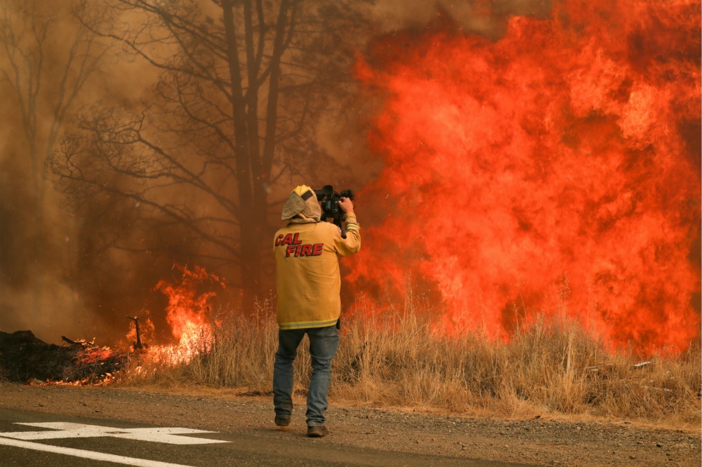加州森林大火不斷擴張，讓鄰近的奧勒崗與華盛頓州也遭到波及。（湯森路透）