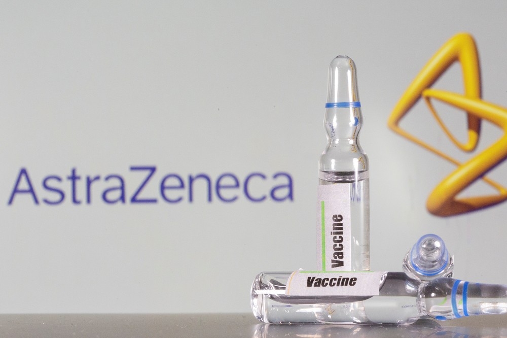 AstraZeneca與牛津大學合作的新冠肺炎病毒實驗疫苗AZD1222恢復試驗。（湯森路透）