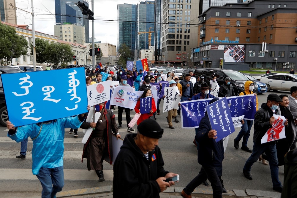 有蒙古國人集會，抗議中國外長王毅到訪。（湯森路透）