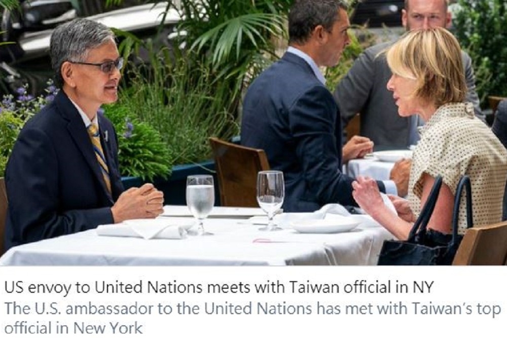 美國駐聯合國大使克拉夫特，與台灣經濟文化辦事處處長李光章，在紐約一個餐廳的露天餐座見面，美方還特地通知美聯社作報導。（圖片擷取自gnanambot@ambulsiva 推特）