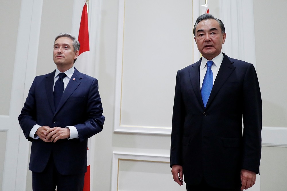加拿大外交部長商鵬飛與中國外長王毅2020年八月在羅馬會面。（湯森路透）