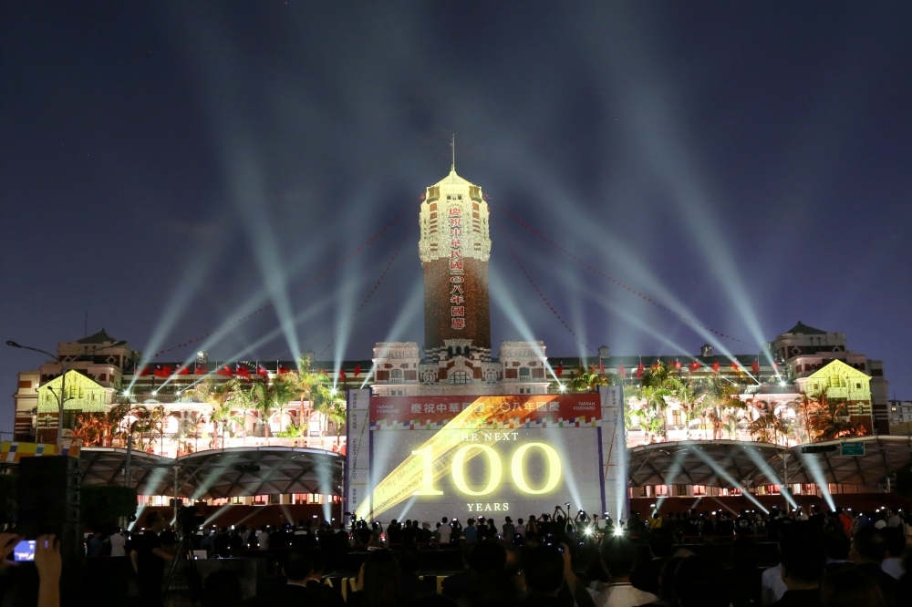國慶籌備委員會表示，10月6日至10月10日的每天晚上7點至9點30分，總統府前將舉行光雕展演。（資料照片／王傳豪攝）
