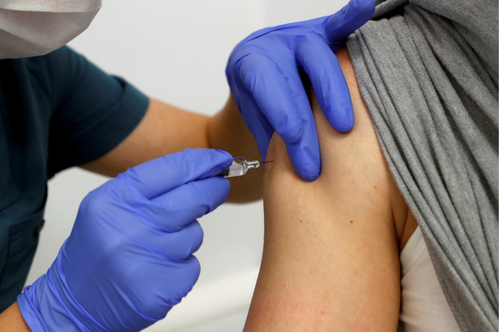新冠肺炎疫苗進行人體試驗。（湯森路透）