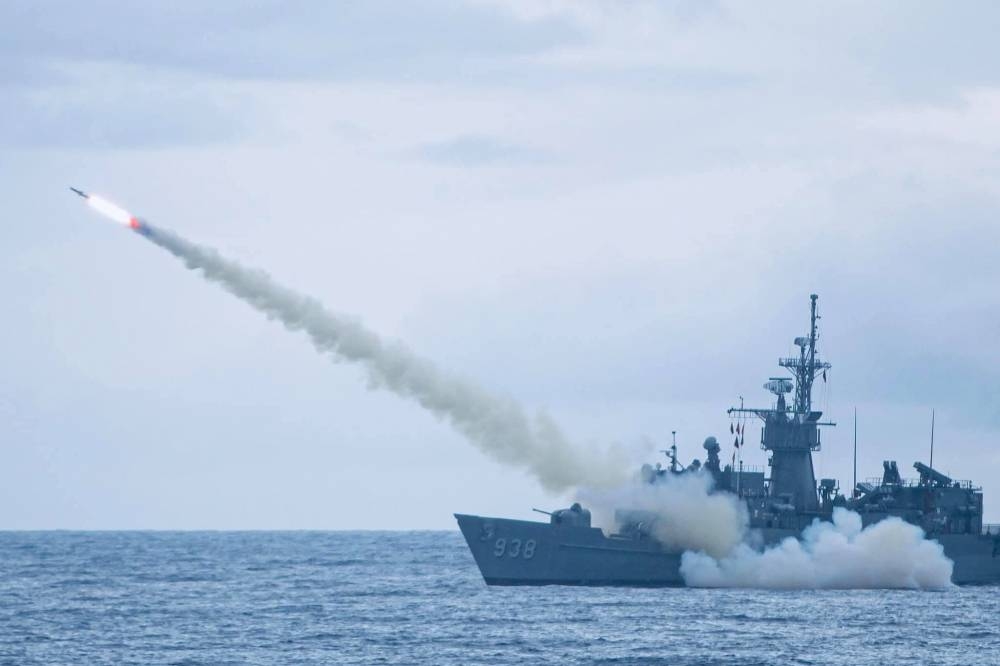 海軍司令部從9日起在台灣西南外海密集實施「空層空域」專案操演。（資料照片）